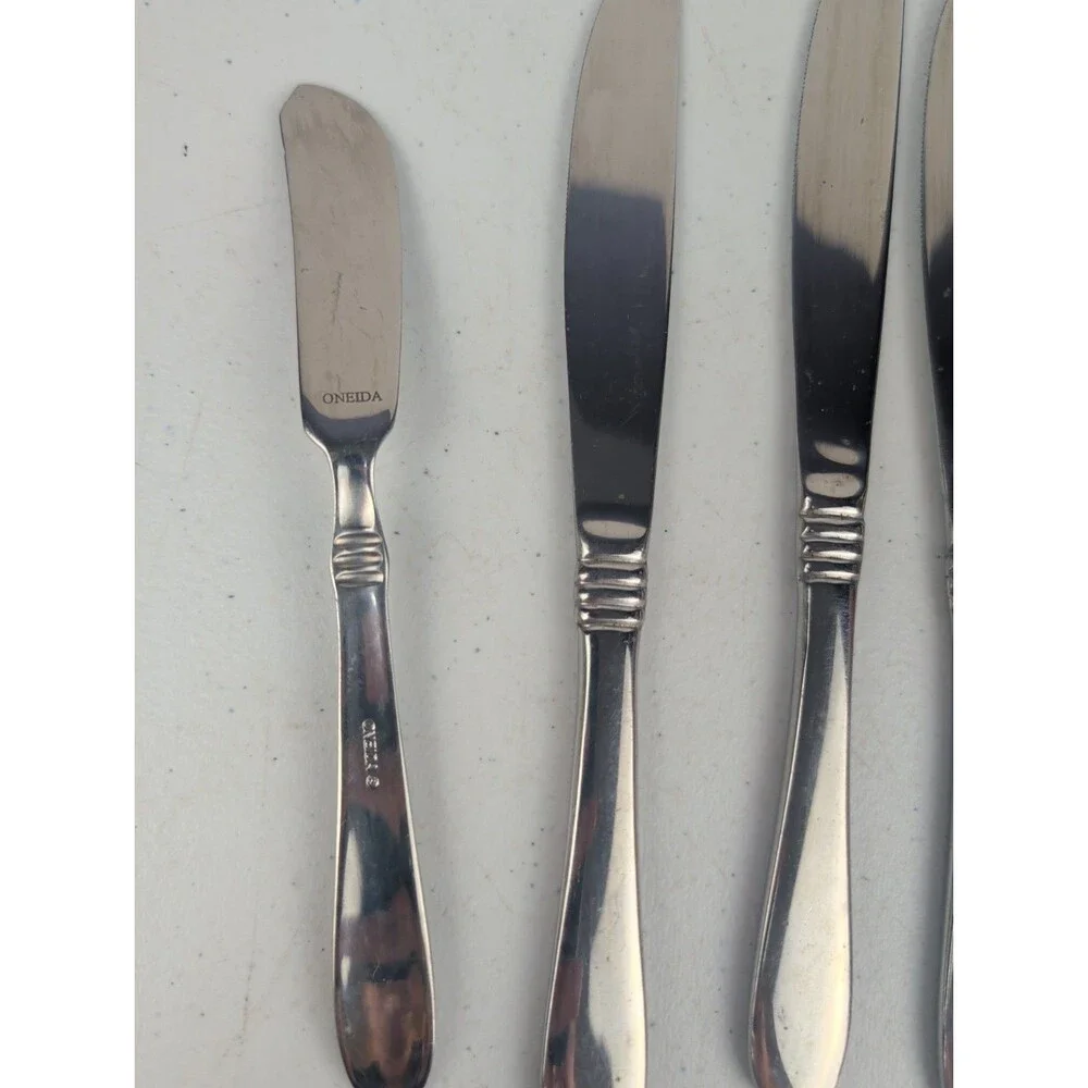 Oneida Banbury Stainless Flatware Lot Of 5 Butter Knives  3 Band